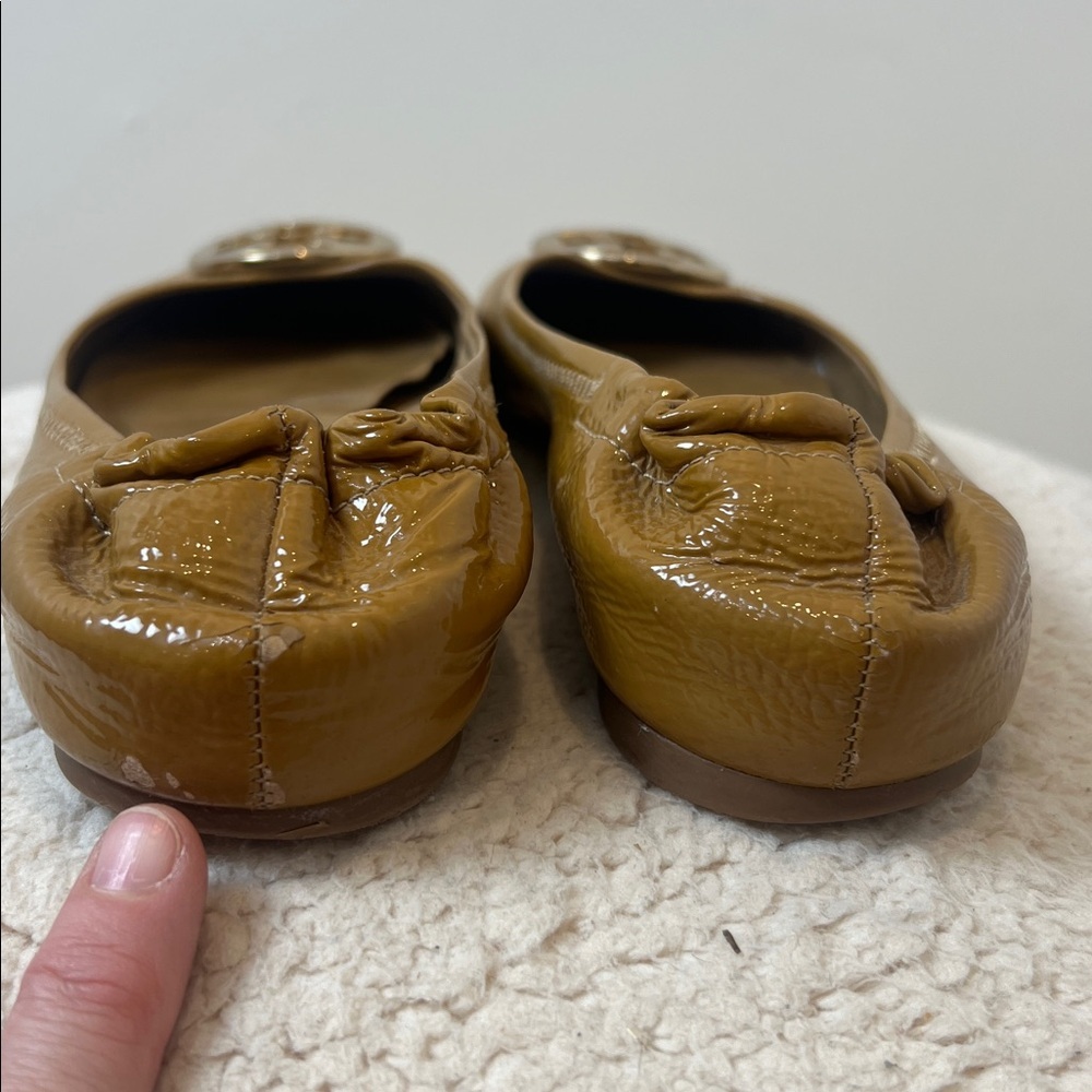 Tory Burch Women's gold Brown Loafers with Gold Logo size 8-8.5. - Picture 7 of 12
